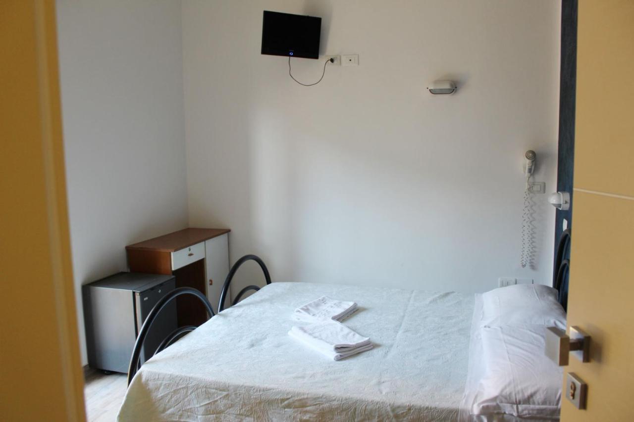 Hotel Luna Rimini Exterior photo