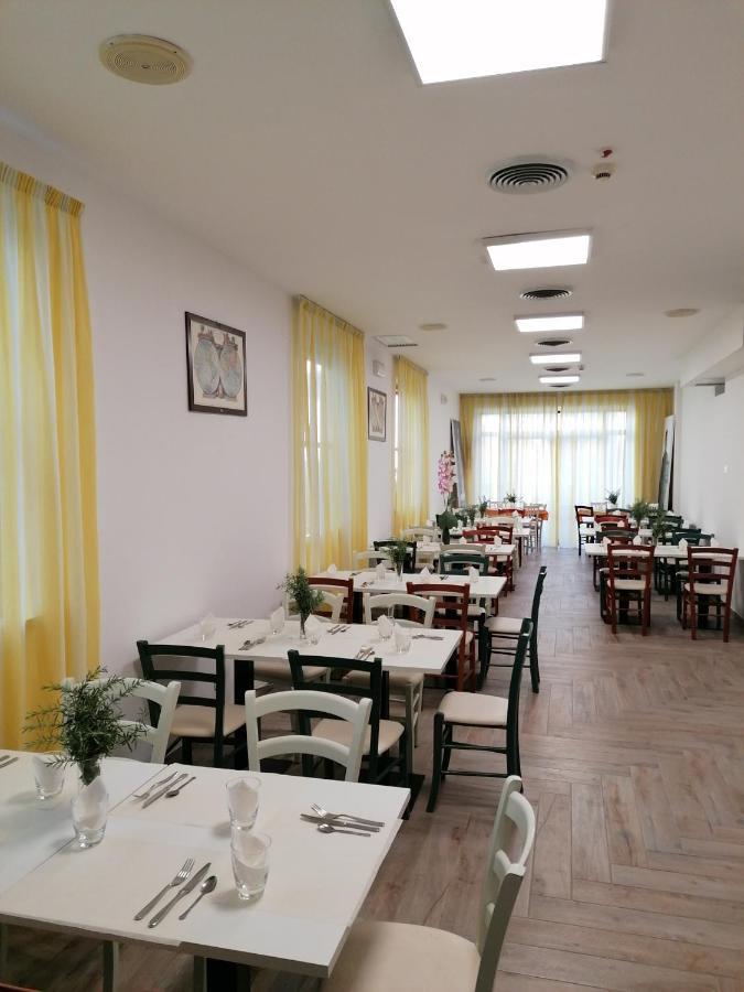 Hotel Luna Rimini Exterior photo